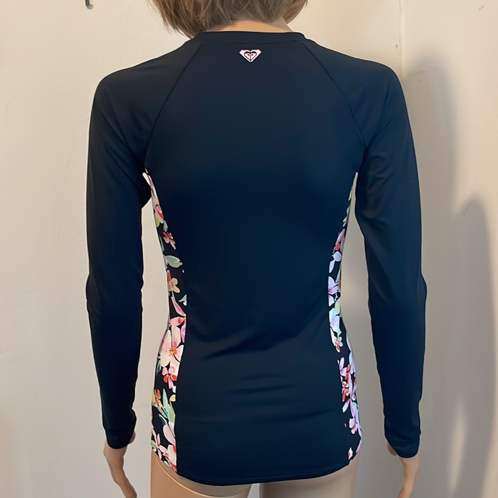 ROXY NWOT RASH GUARD🏄♀️ - Picture 6 of 8